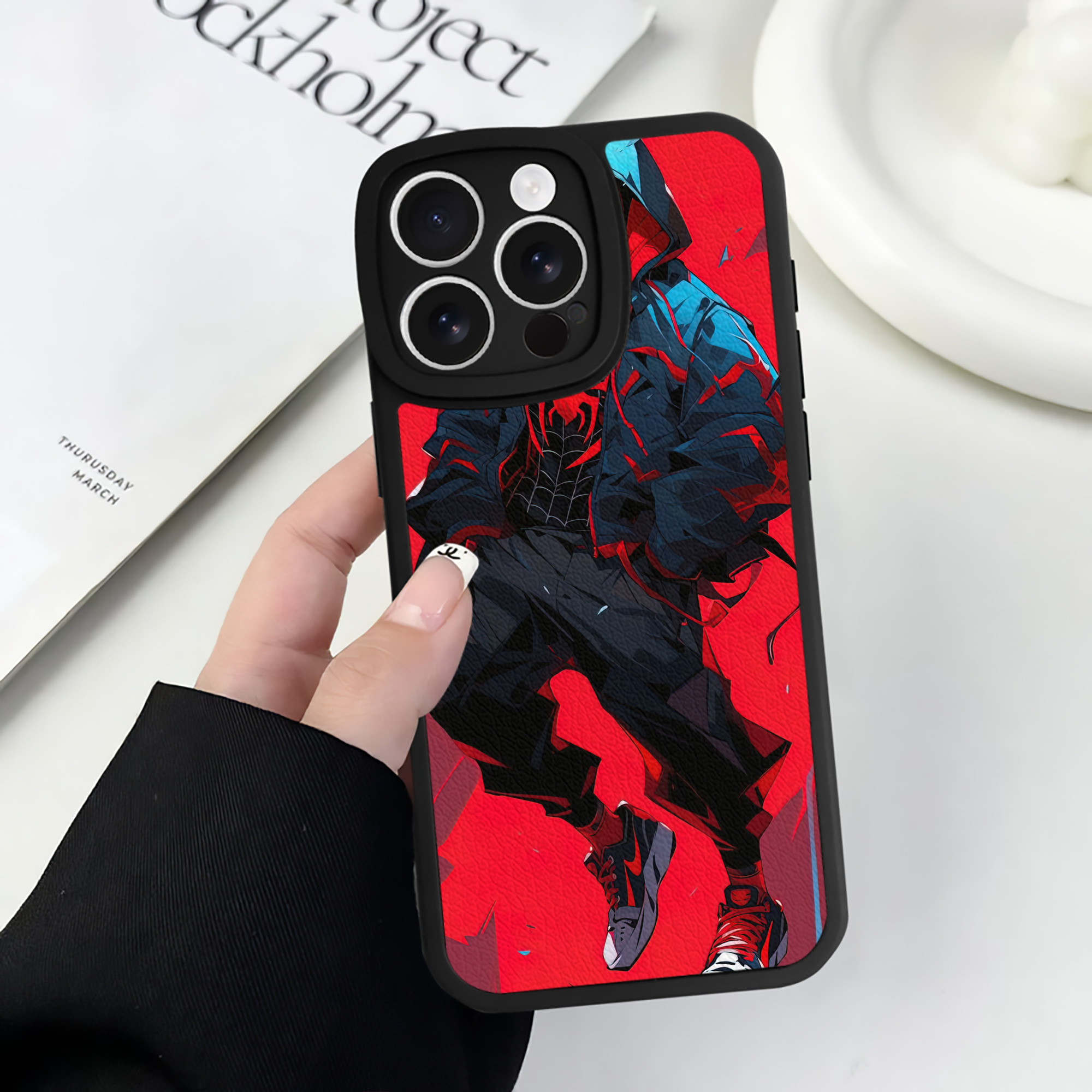 Spider Man スパイダーマン 【iPhone 16シリーズ対応】シリコンスマホケース（レザー調） 材質：シリコン